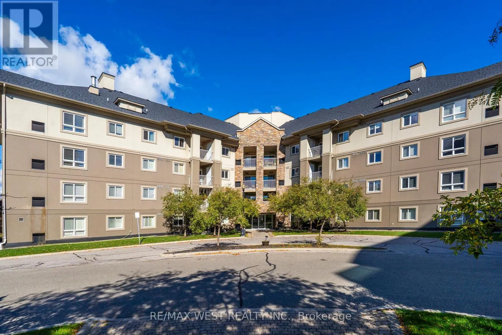 3208 - 4 DAYSPRING CIRCLE