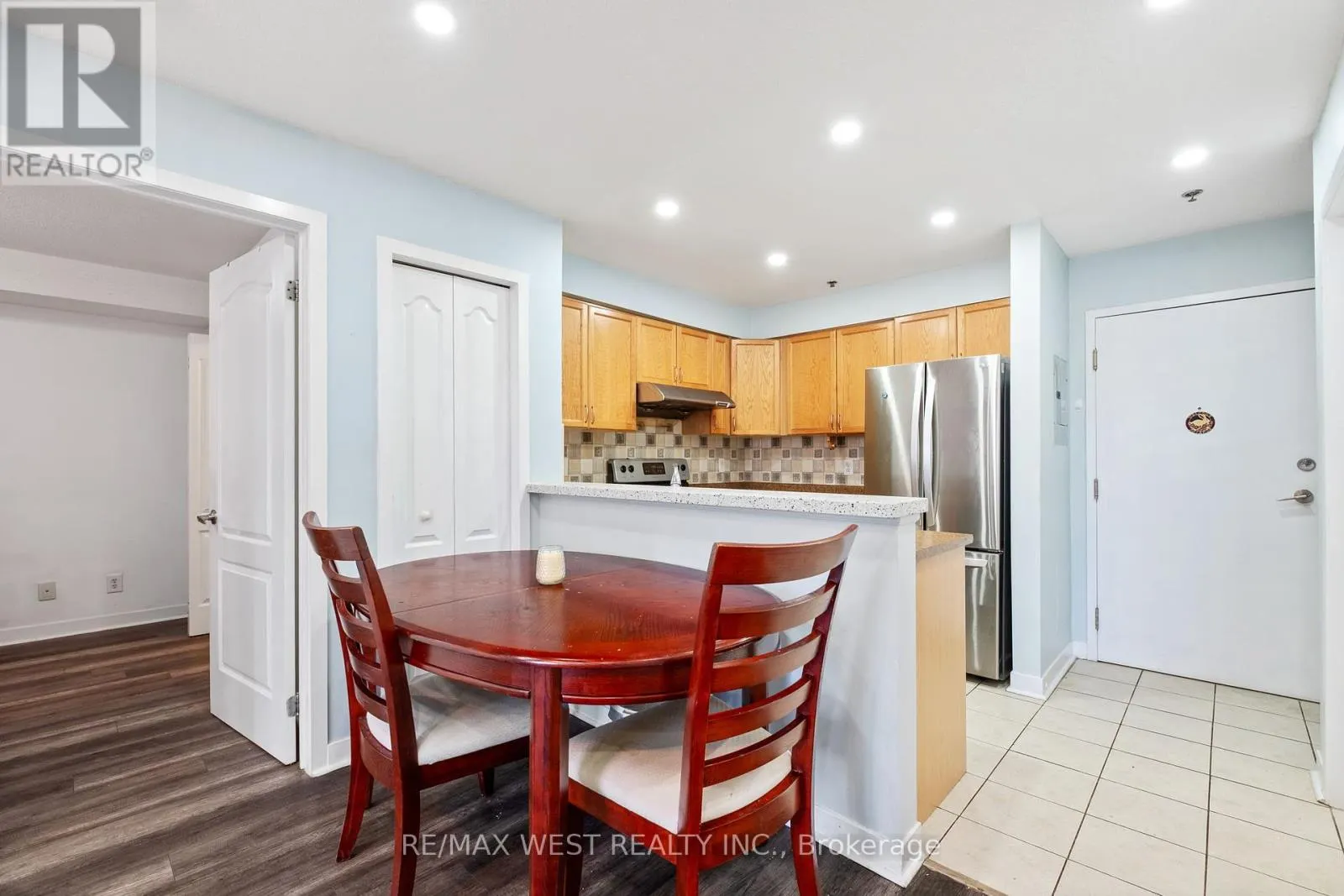 3208 - 4 DAYSPRING CIRCLE