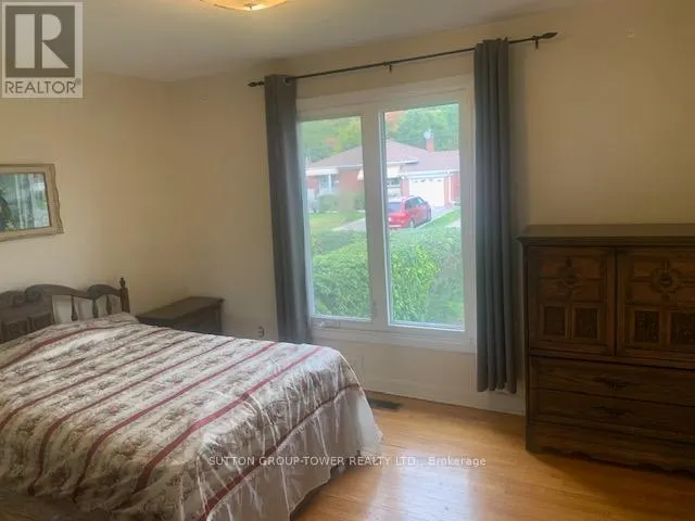 121 DENBIGH CRESCENT