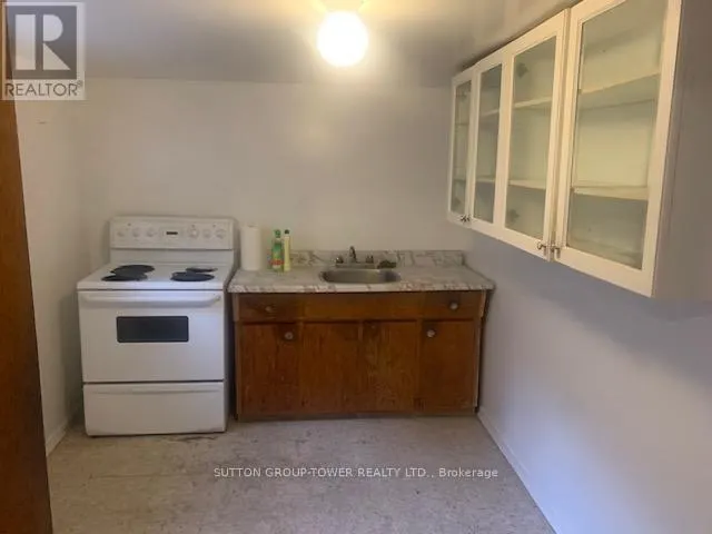 121 DENBIGH CRESCENT
