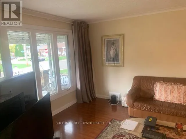 121 DENBIGH CRESCENT