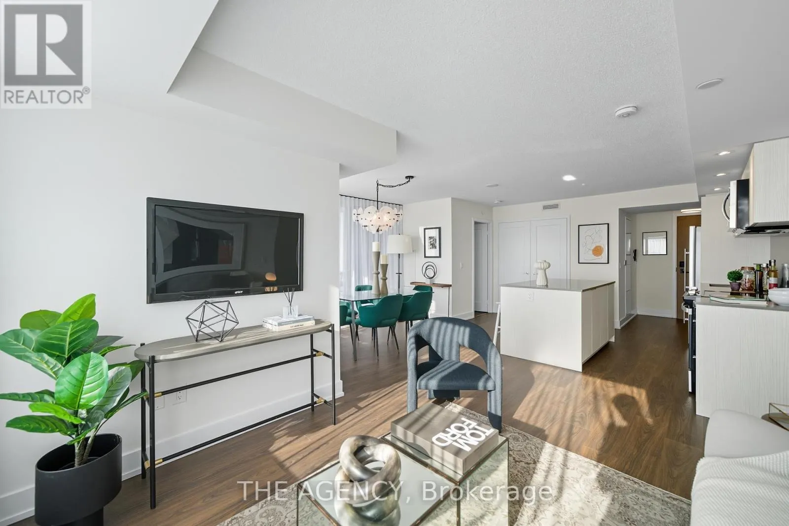 2104 - 10 EVA ROAD