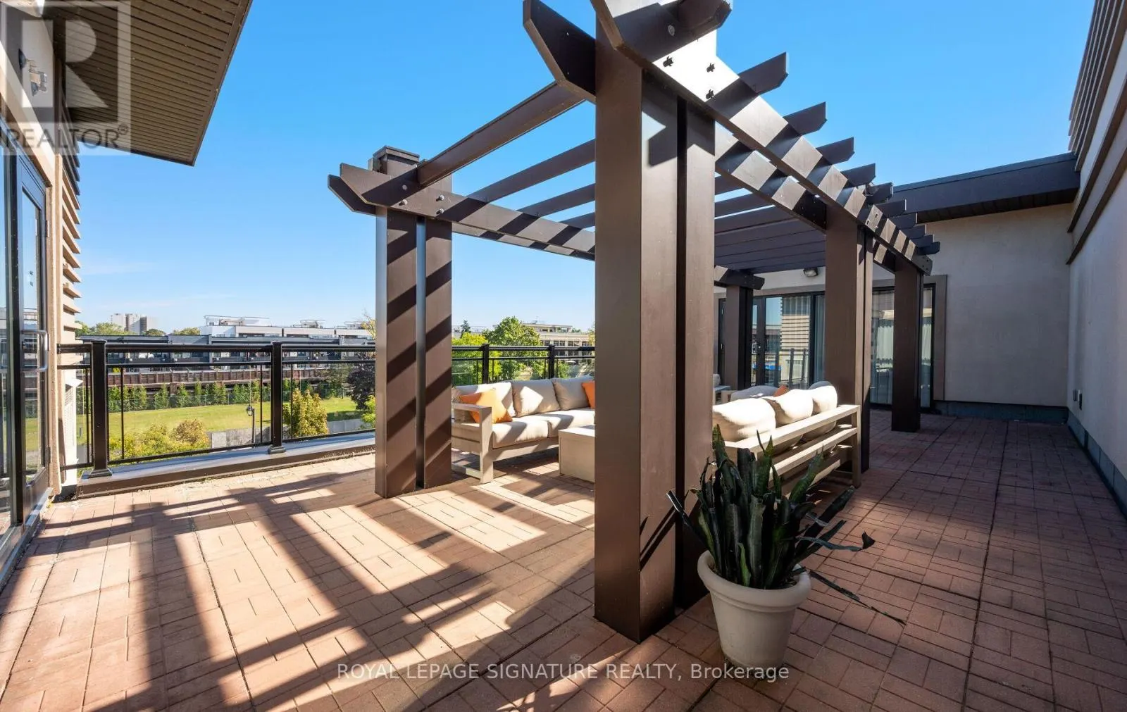 413 - 128 GARDEN DRIVE