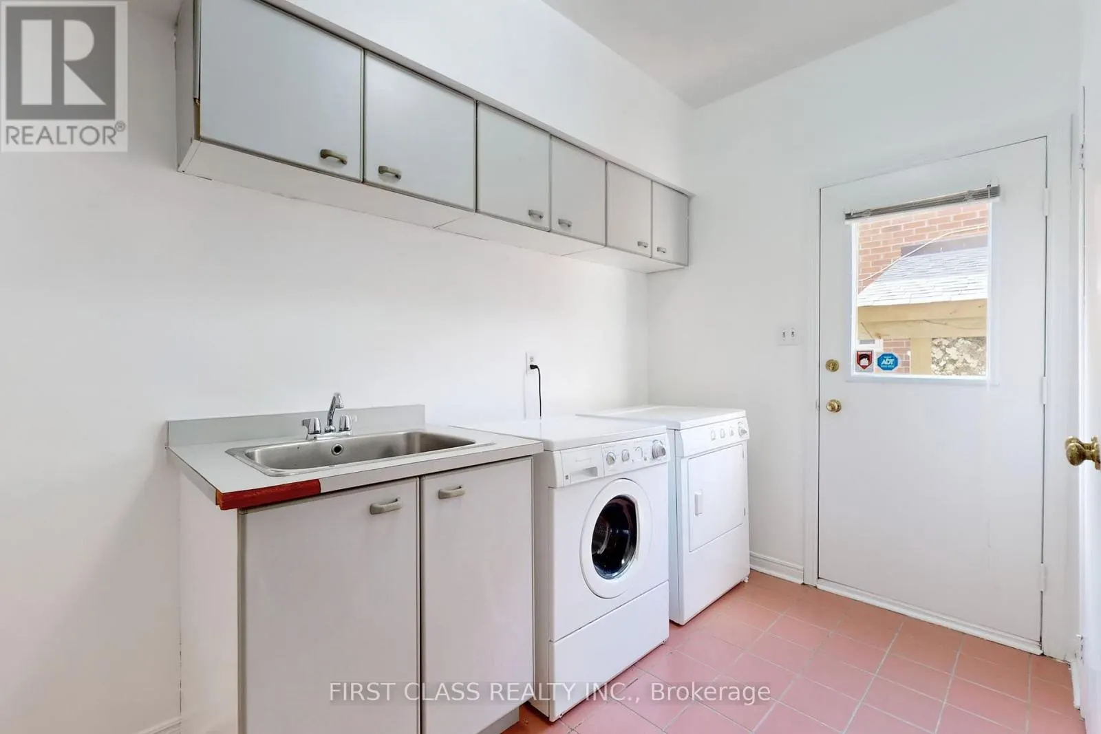 7 KENPARK AVENUE