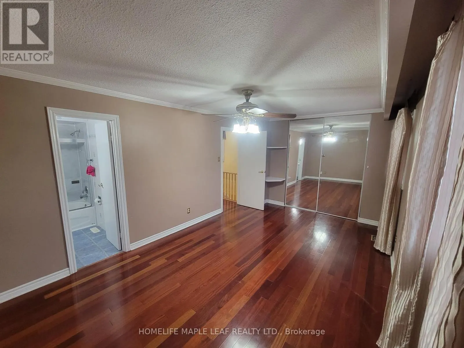 UPPER - 4 ASHURST CRESCENT