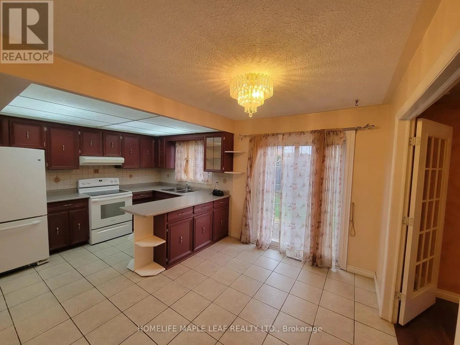 UPPER - 4 ASHURST CRESCENT