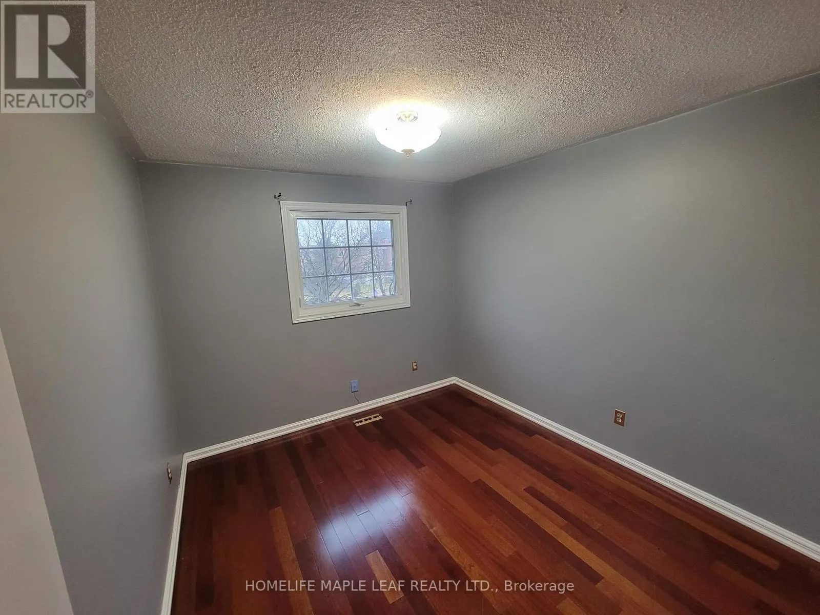 UPPER - 4 ASHURST CRESCENT