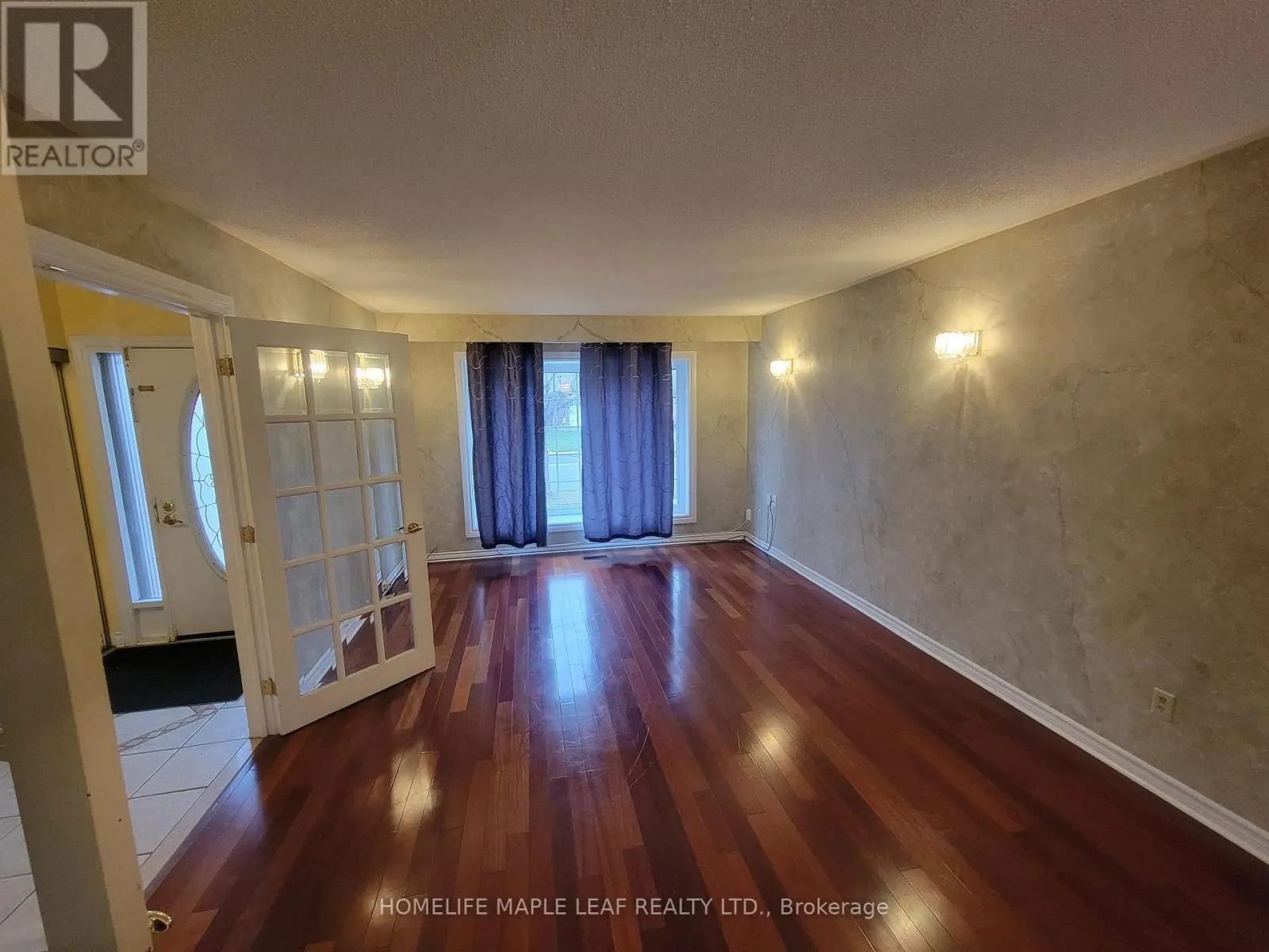 UPPER - 4 ASHURST CRESCENT
