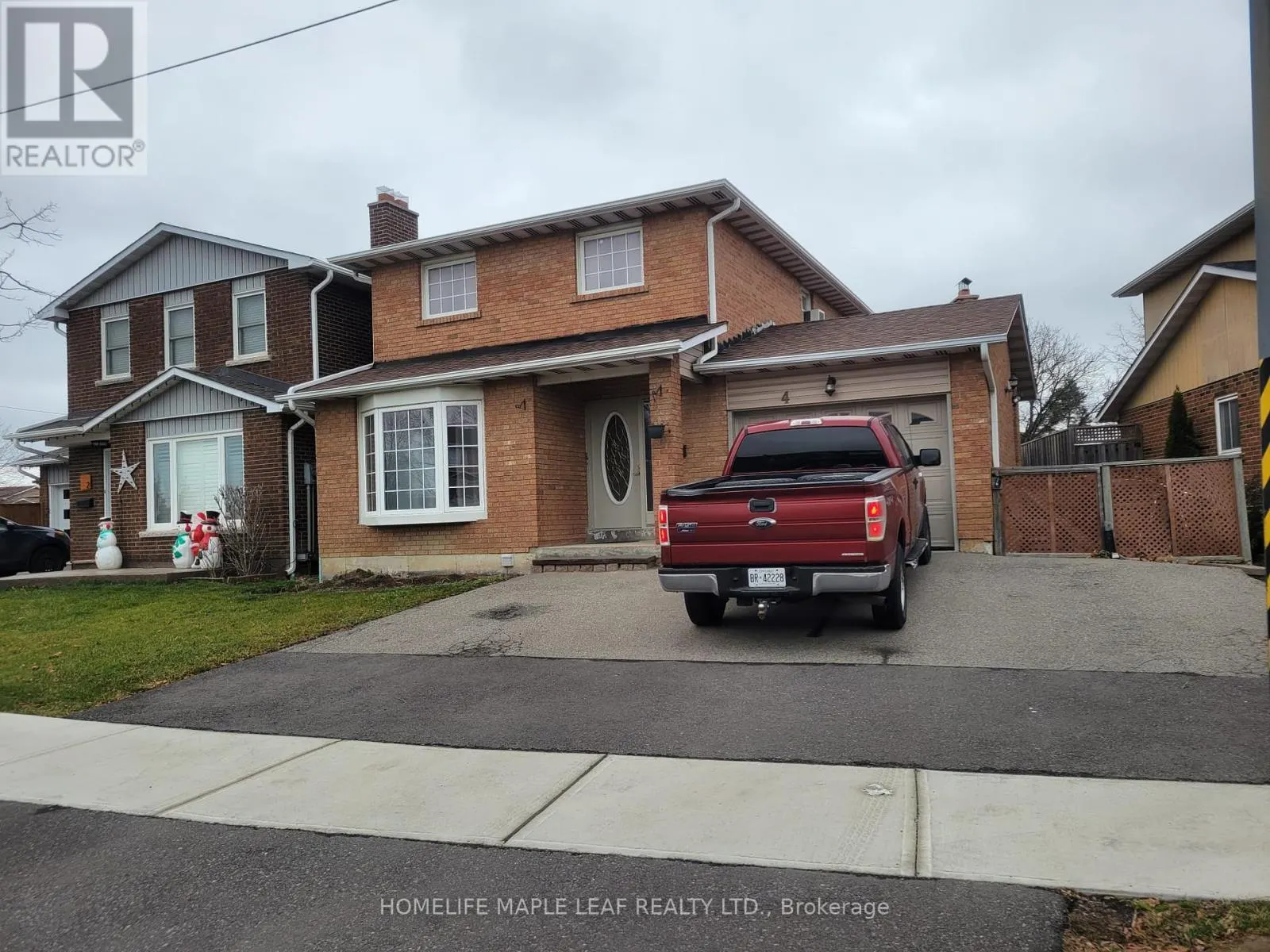 UPPER - 4 ASHURST CRESCENT