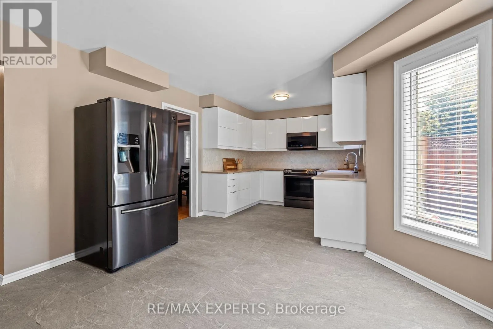 8 STRAWBERRY HILL COURT