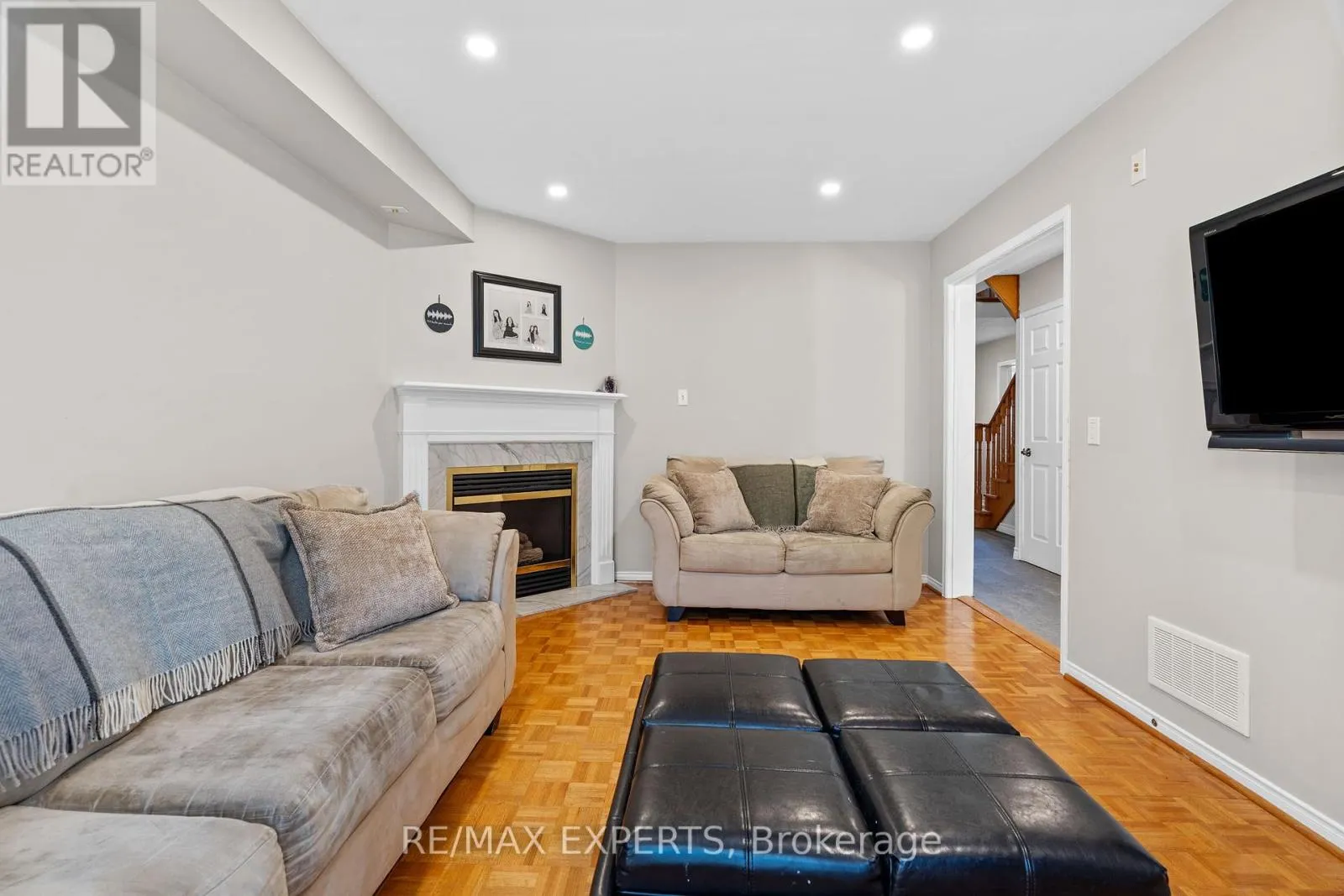 8 STRAWBERRY HILL COURT