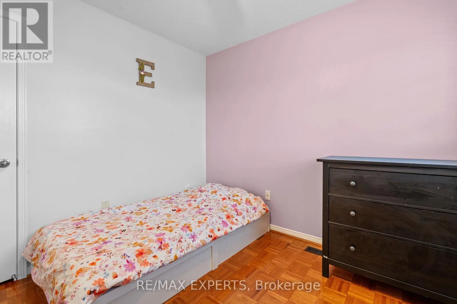 8 STRAWBERRY HILL COURT