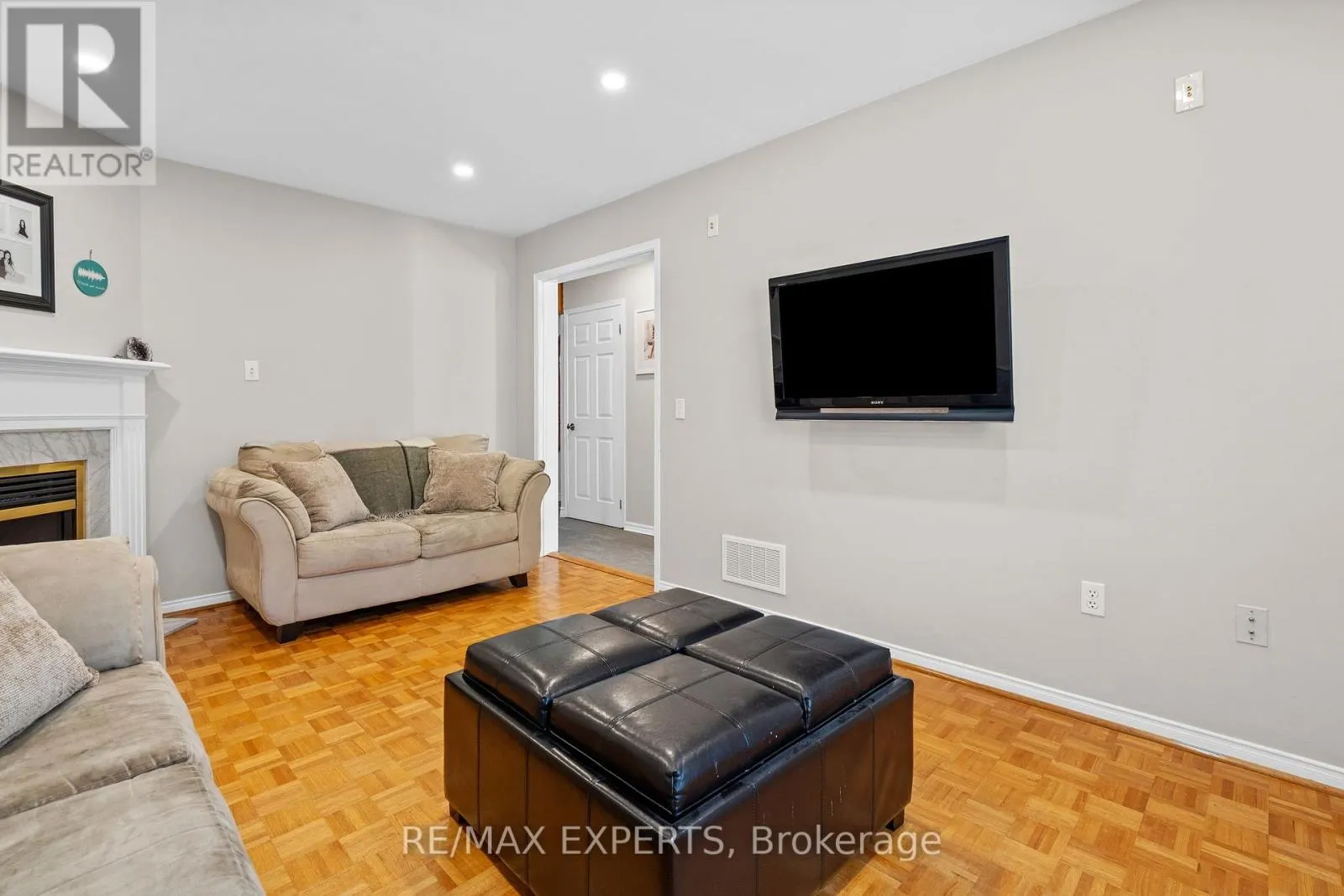8 STRAWBERRY HILL COURT