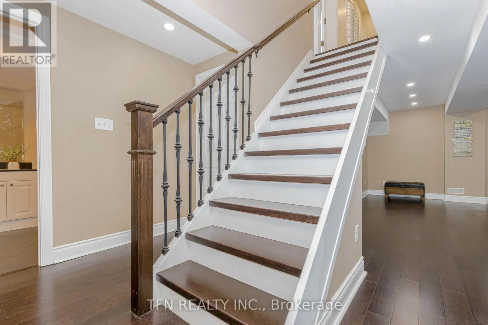 7108 GABLEHURST CRESCENT