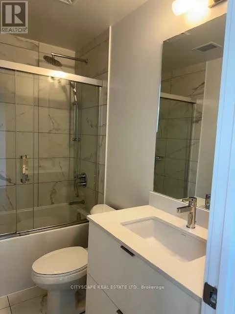 704 - 204 BURNHAMTHORPE ROAD E
