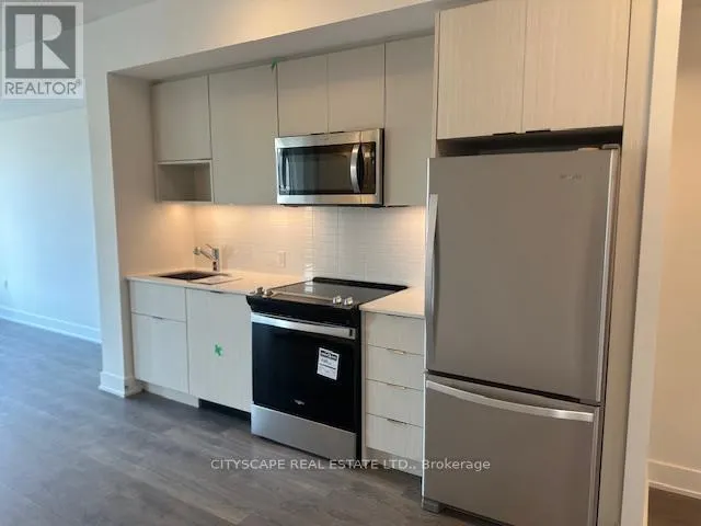 704 - 204 BURNHAMTHORPE ROAD E