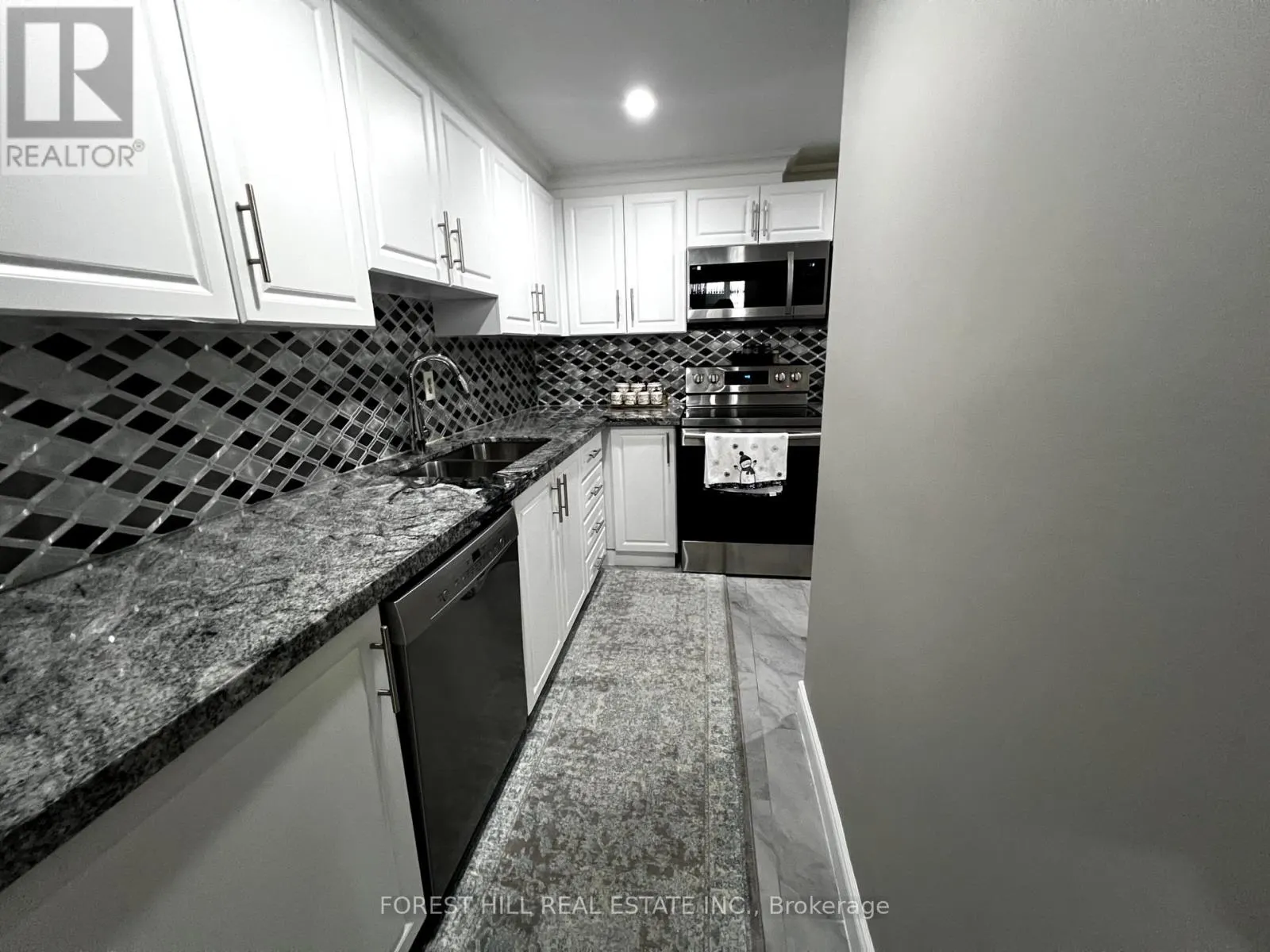 816 - 80 GRANDRAVINE DRIVE