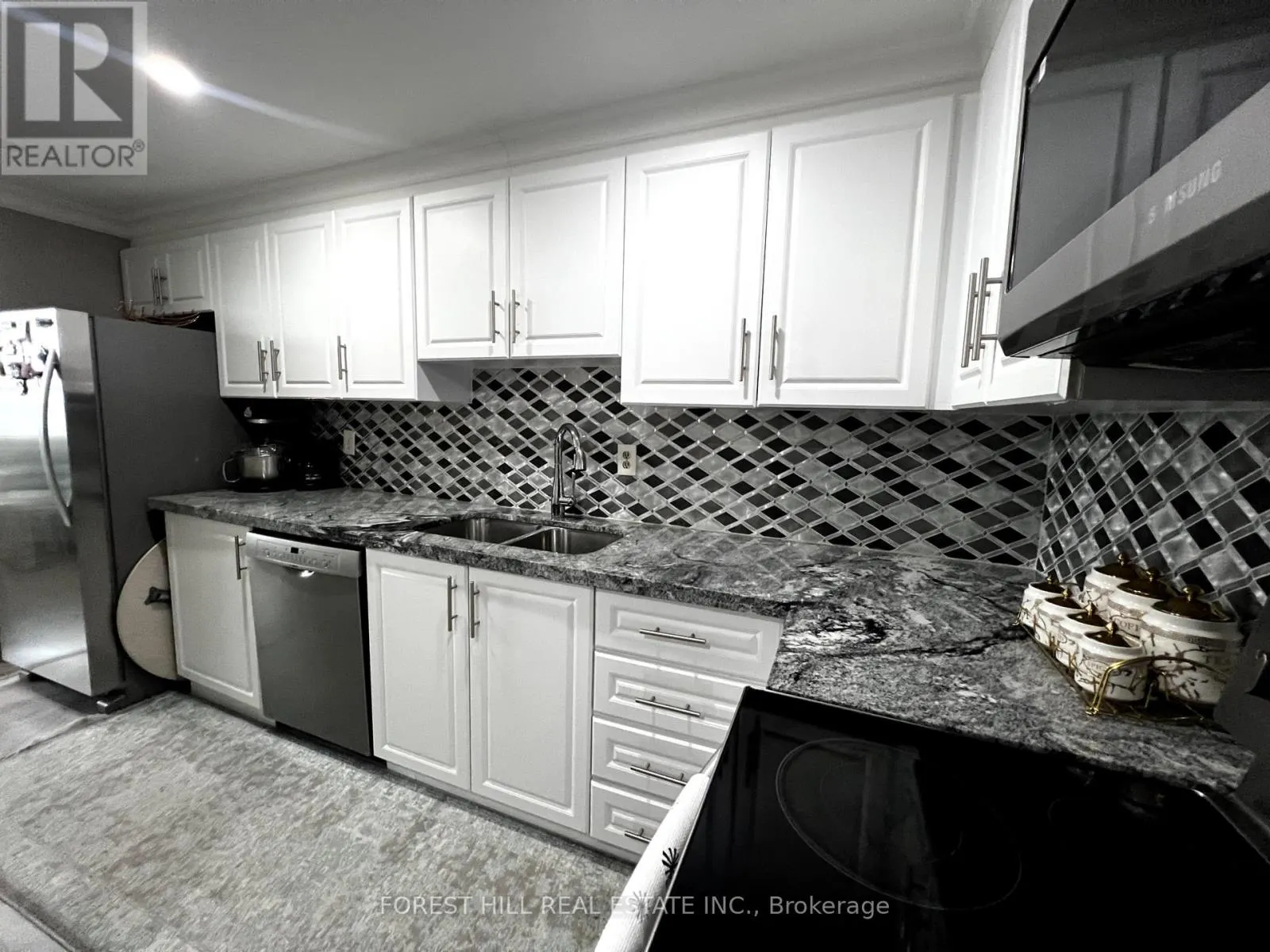 816 - 80 GRANDRAVINE DRIVE