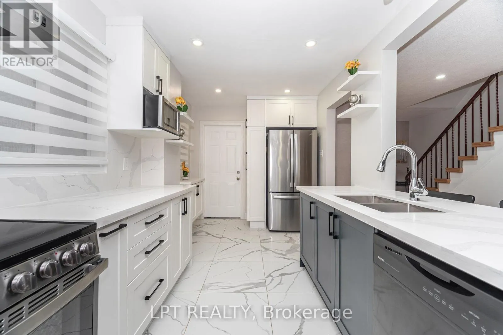 27 WOODSVIEW AVENUE