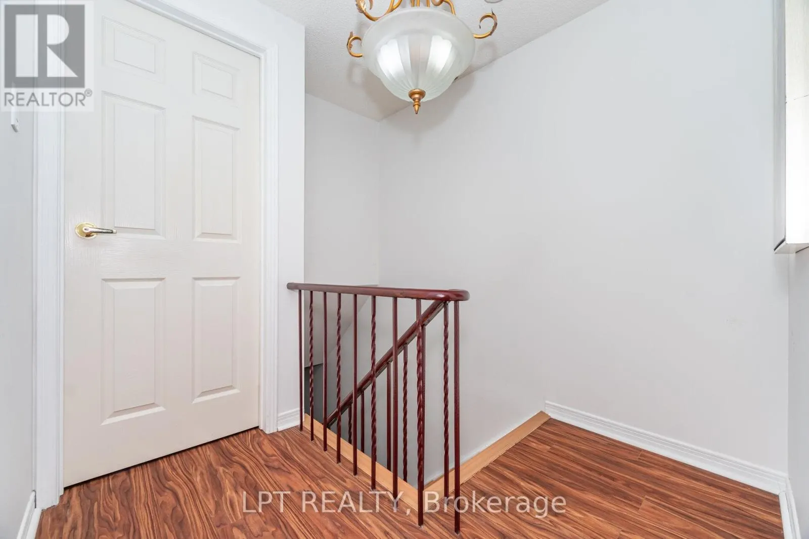 27 WOODSVIEW AVENUE