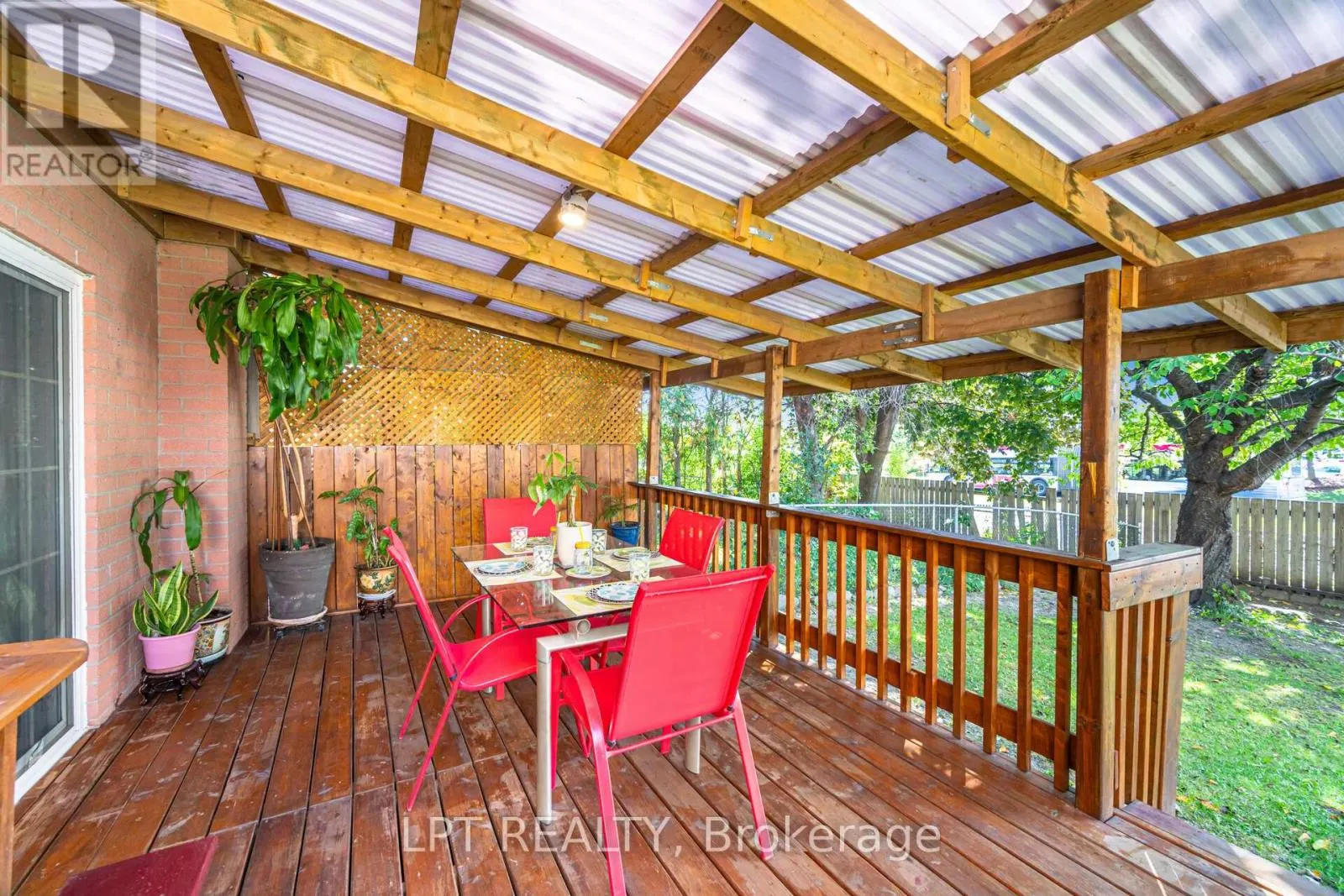 27 WOODSVIEW AVENUE