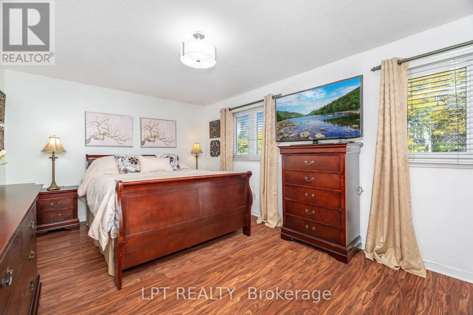 27 WOODSVIEW AVENUE
