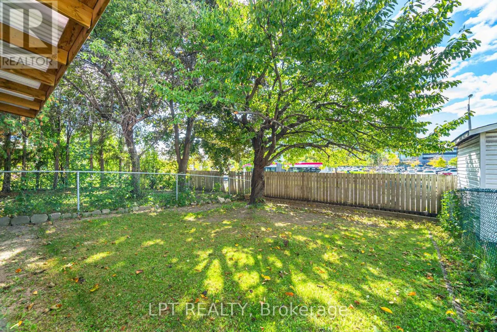 27 WOODSVIEW AVENUE