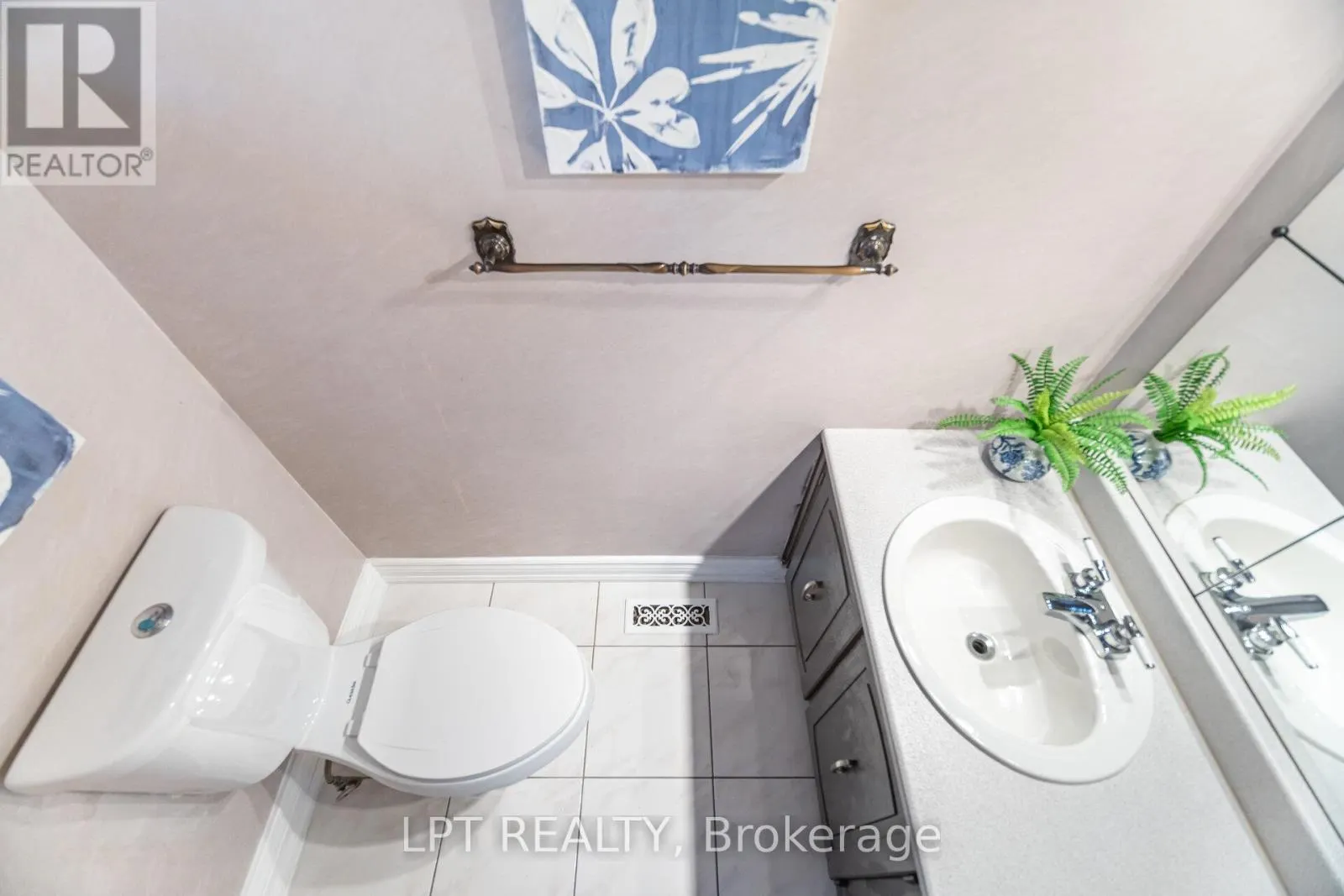27 WOODSVIEW AVENUE