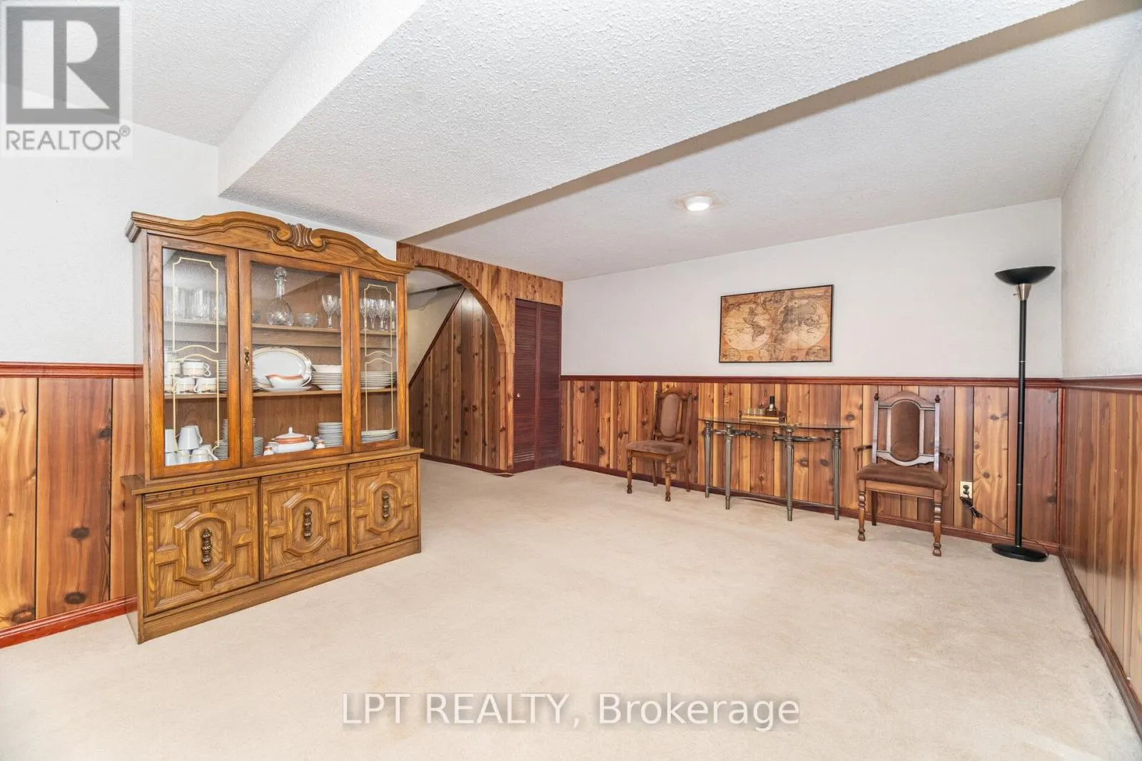 27 WOODSVIEW AVENUE