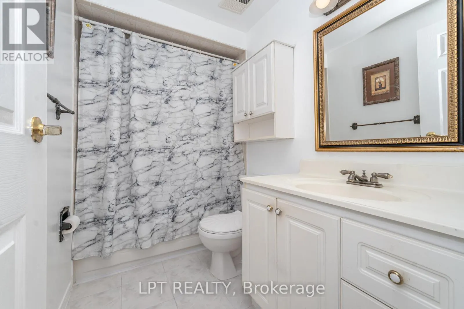 27 WOODSVIEW AVENUE