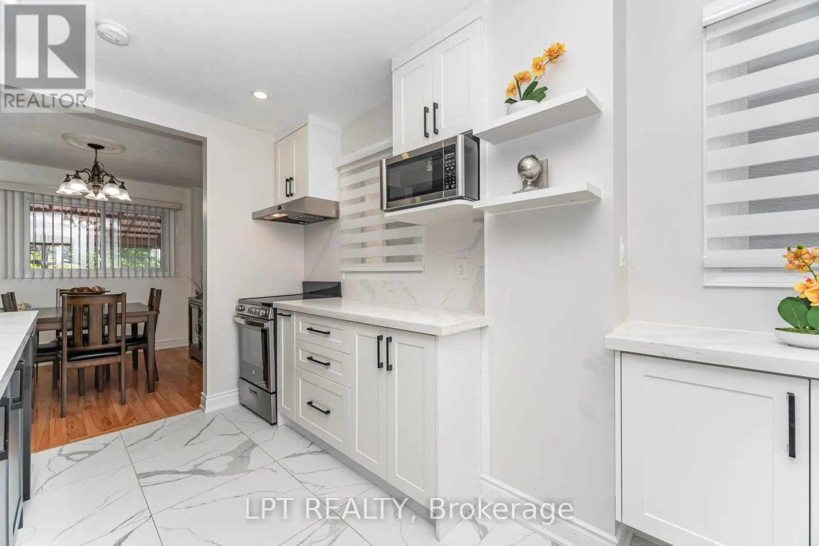 27 WOODSVIEW AVENUE