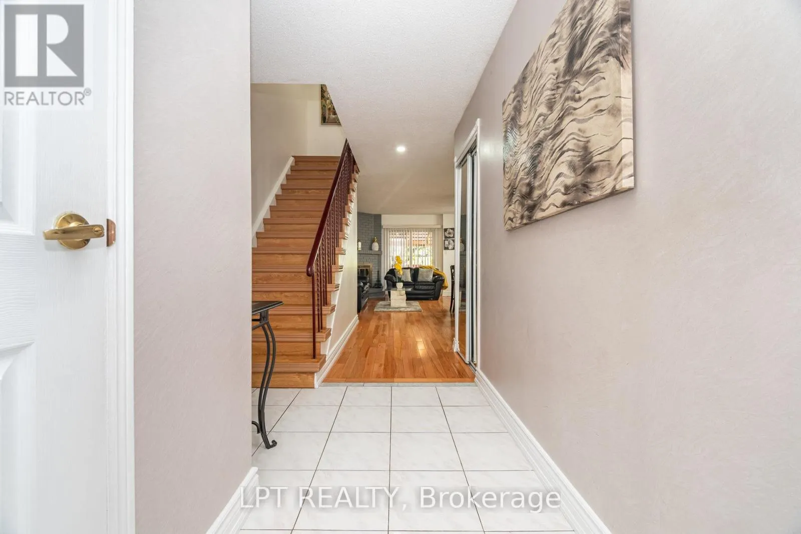 27 WOODSVIEW AVENUE
