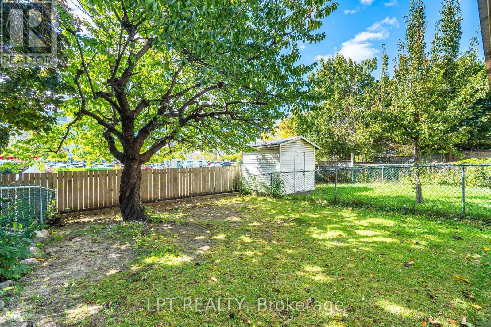 27 WOODSVIEW AVENUE