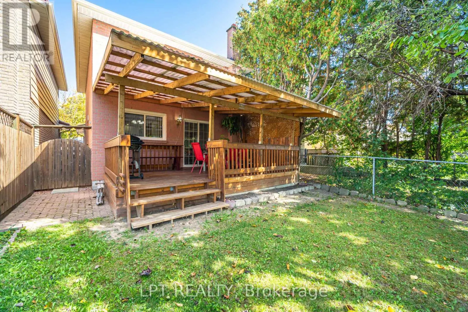 27 WOODSVIEW AVENUE