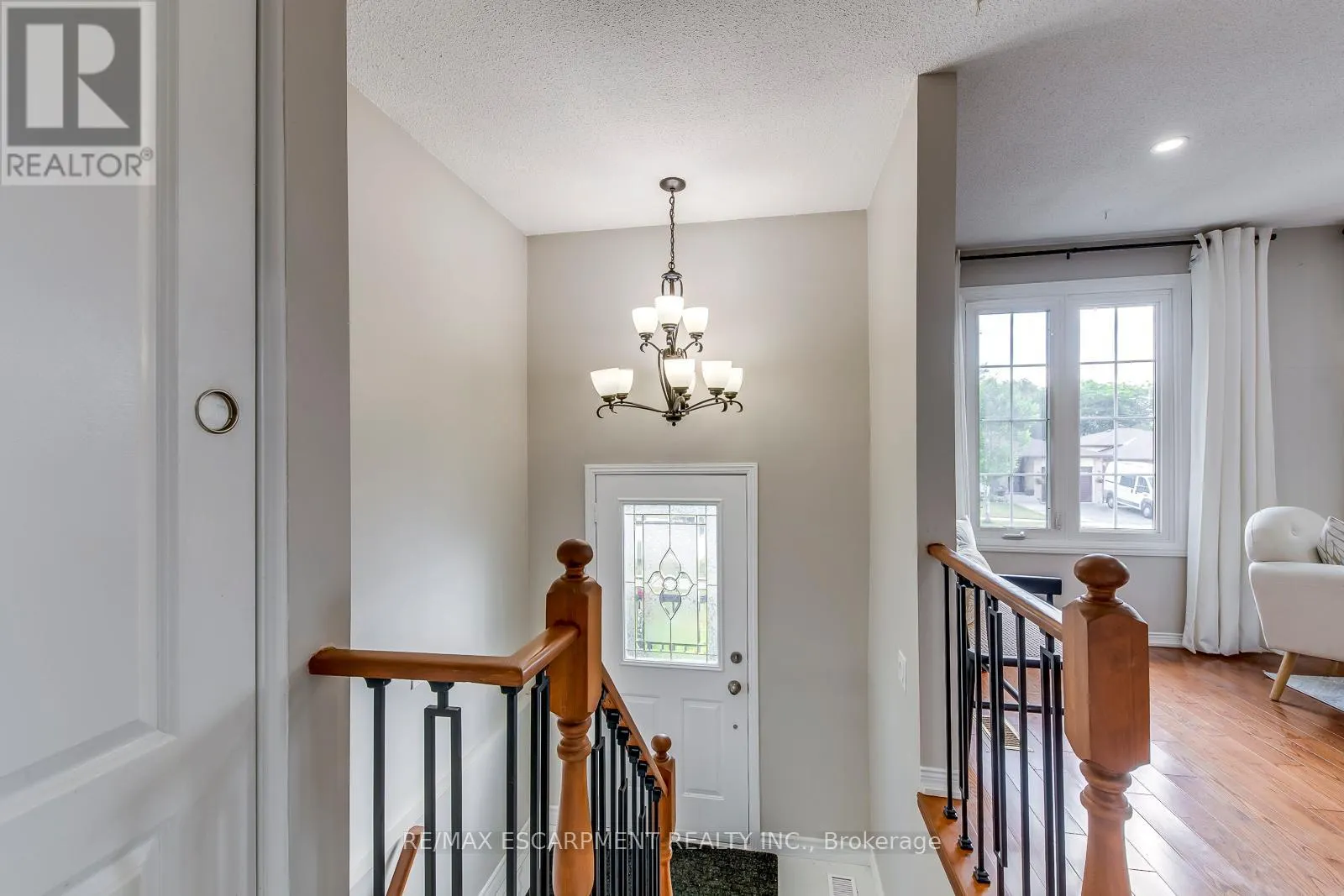 2309 MALCOLM CRESCENT