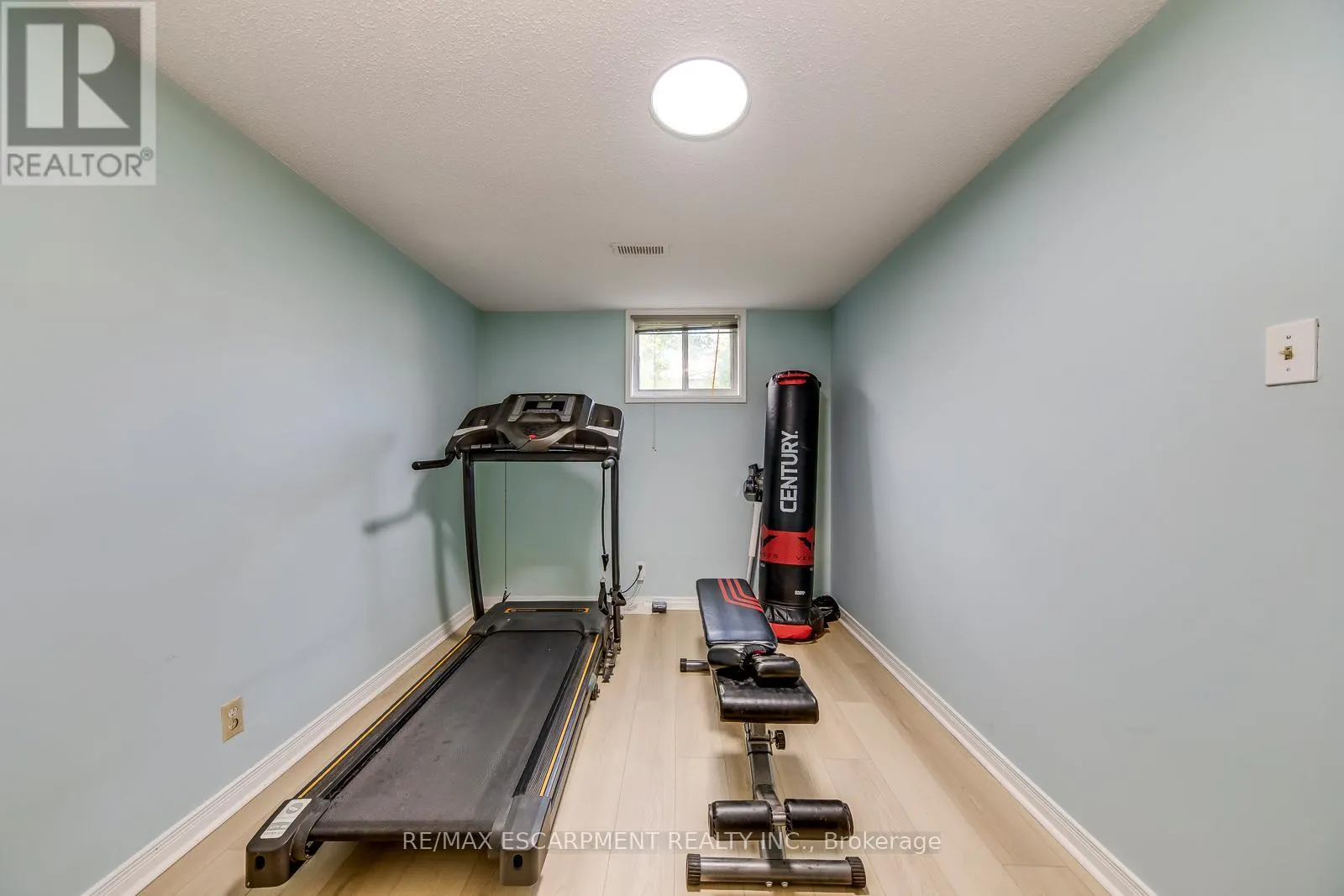 2309 MALCOLM CRESCENT