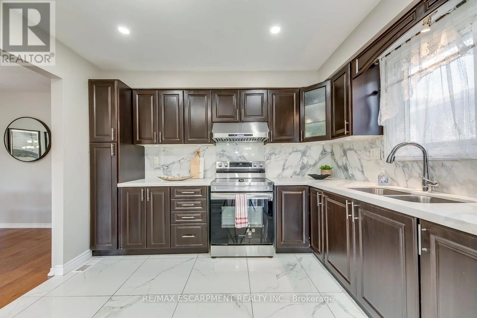 2309 MALCOLM CRESCENT