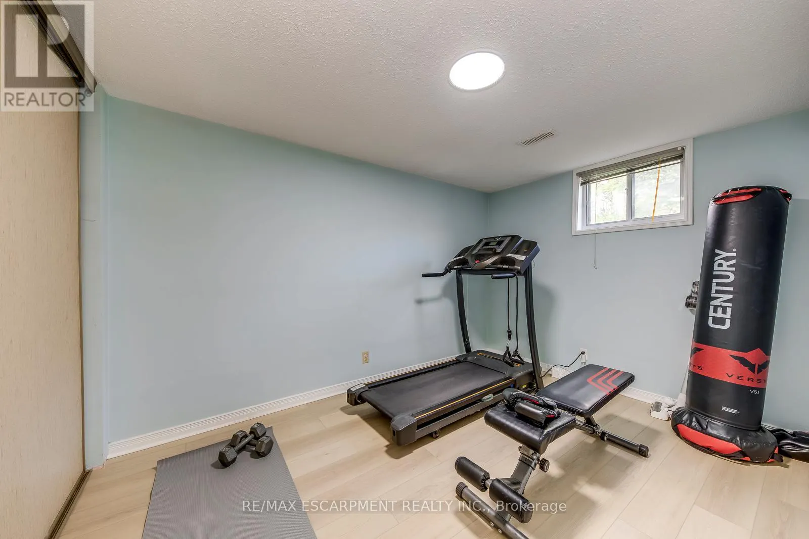 2309 MALCOLM CRESCENT