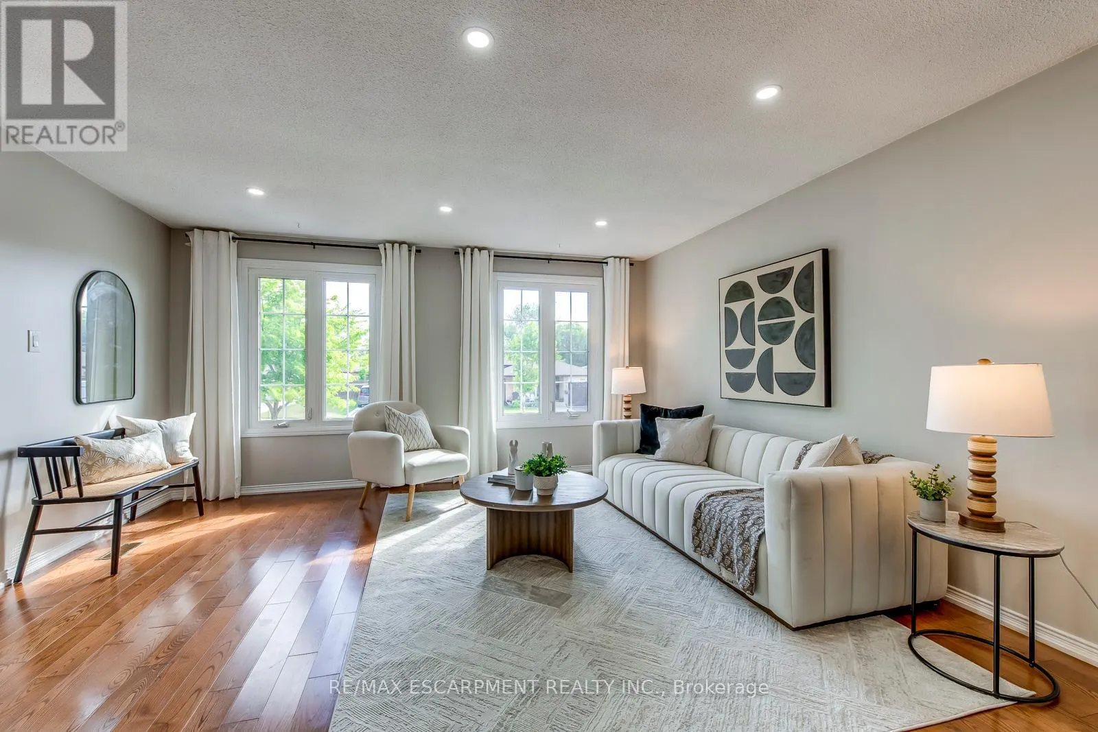 2309 MALCOLM CRESCENT