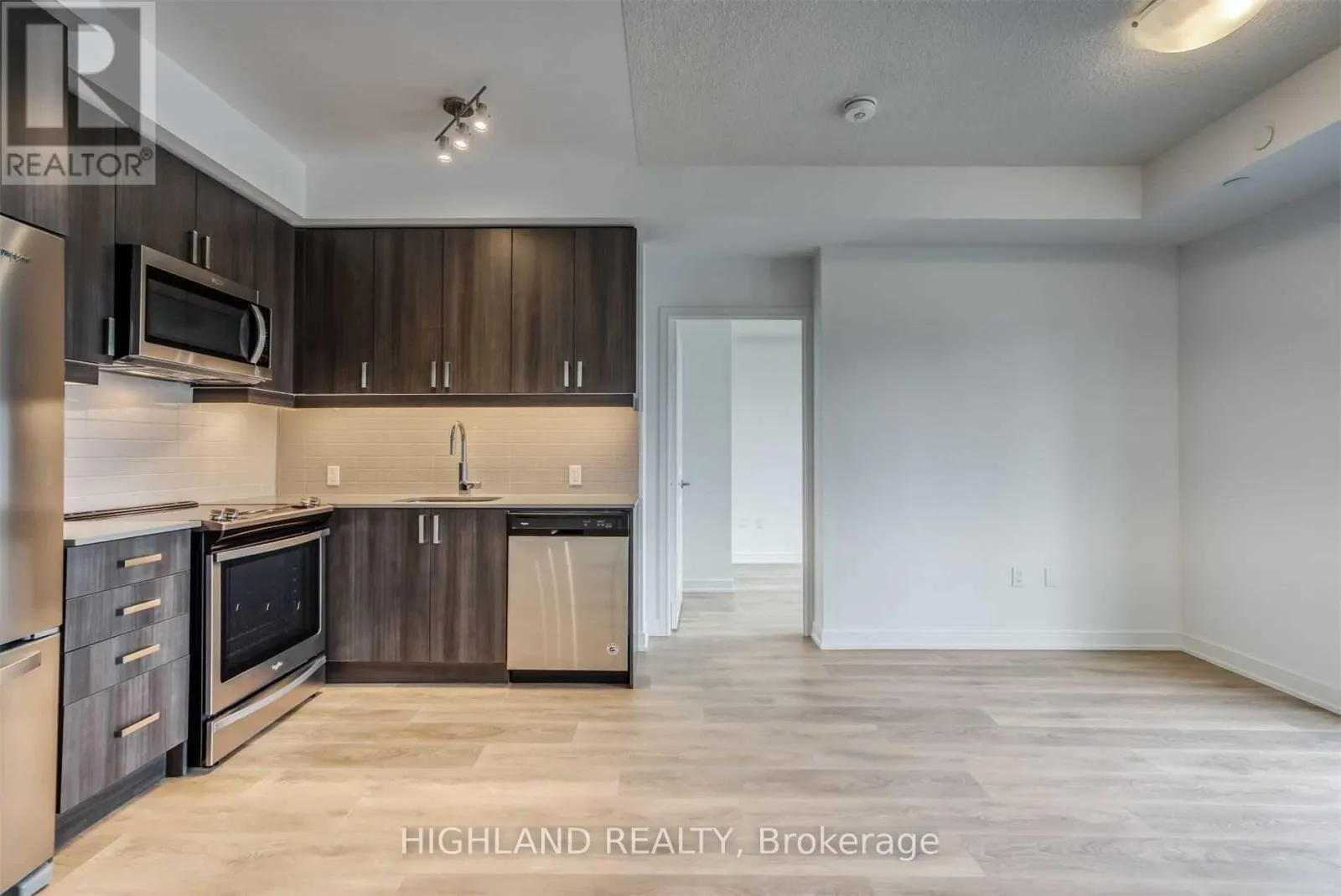 1120 - 8 NAHANI WAY