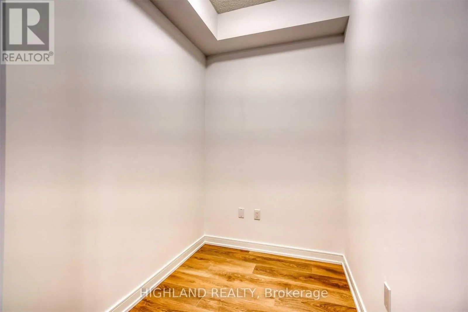 1120 - 8 NAHANI WAY