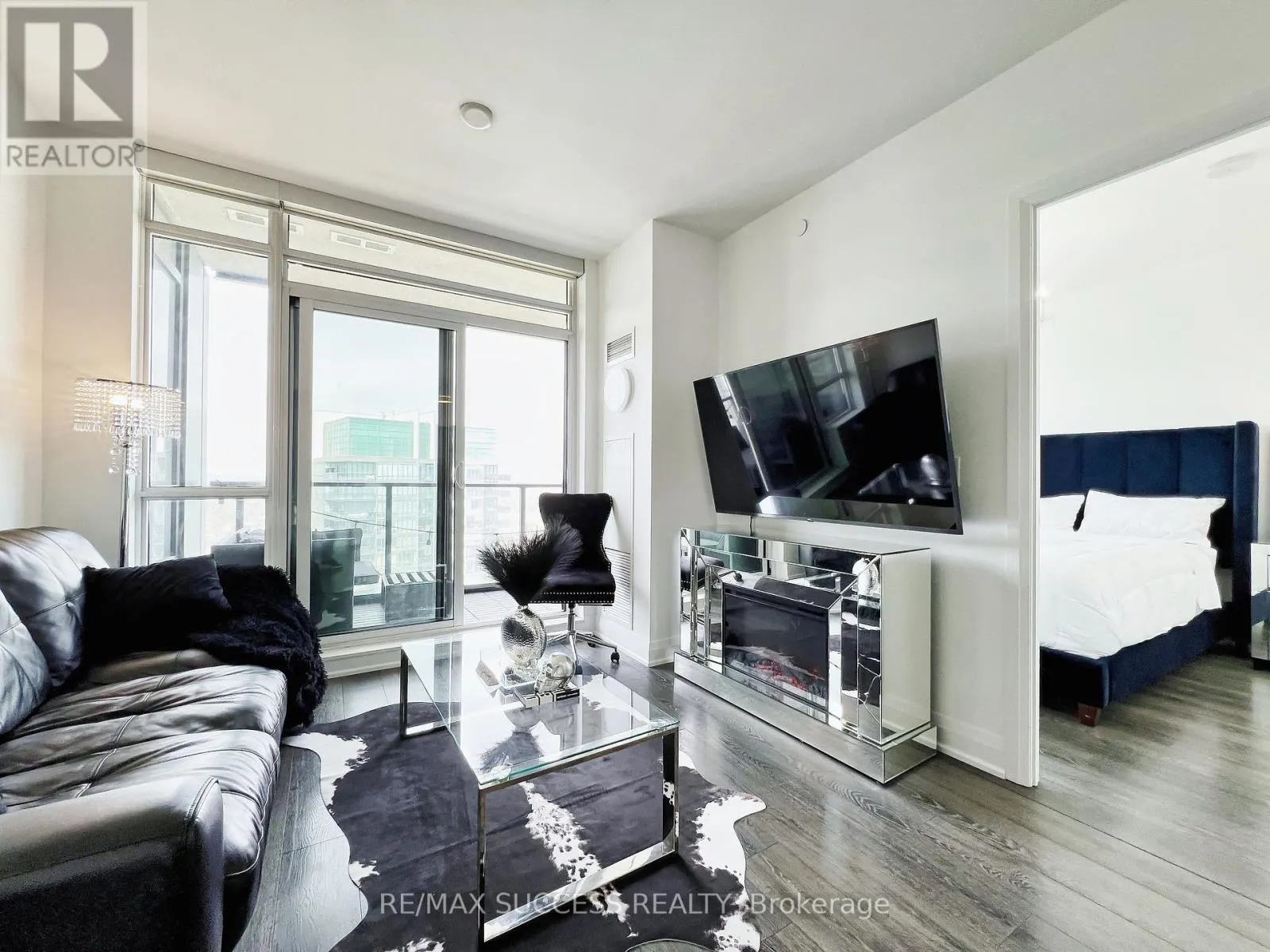2707 - 36 PARK LAWN ROAD