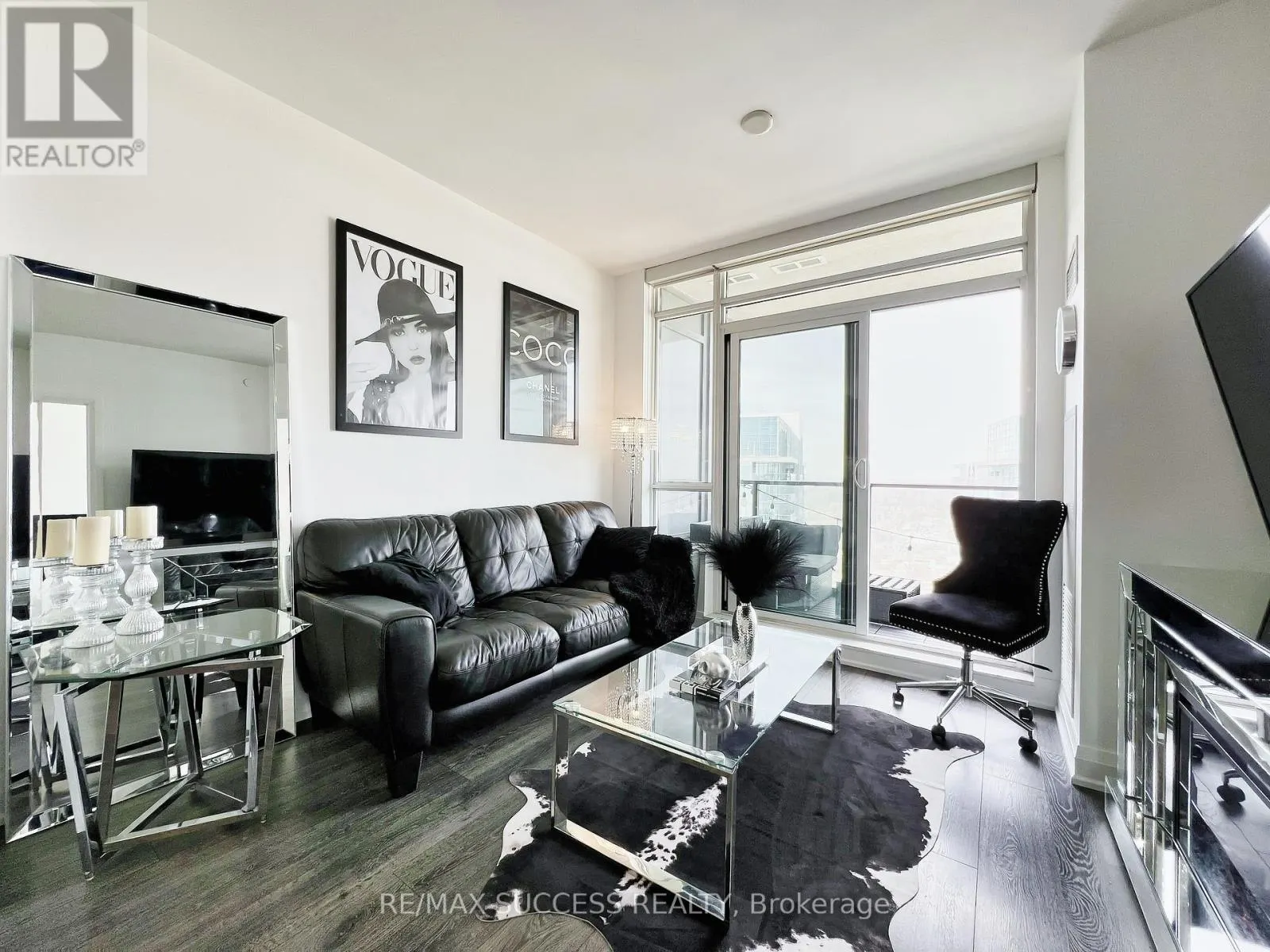 2707 - 36 PARK LAWN ROAD