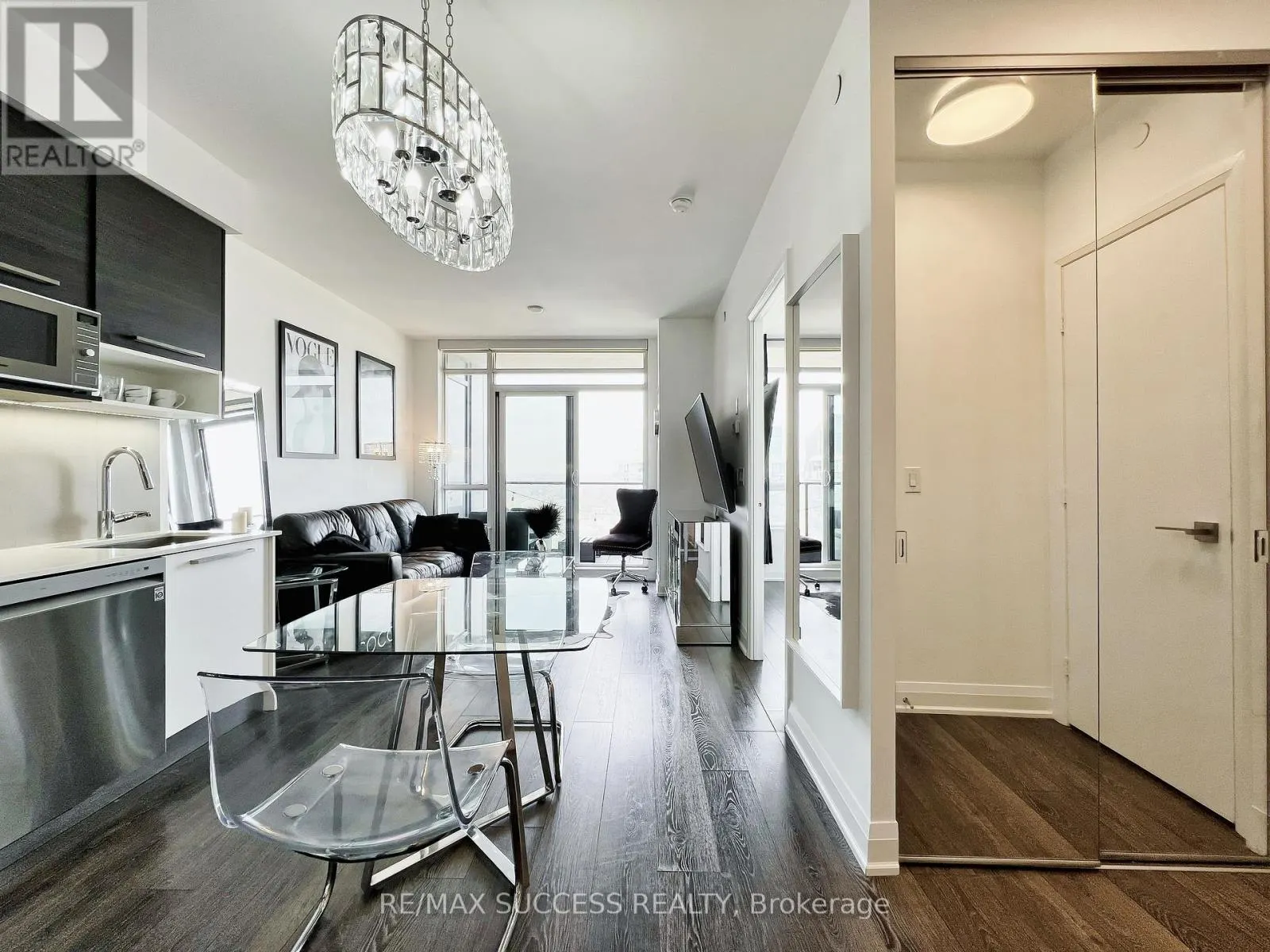 2707 - 36 PARK LAWN ROAD