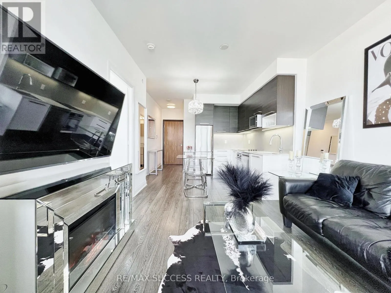 2707 - 36 PARK LAWN ROAD