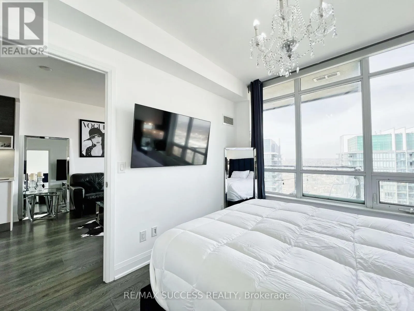 2707 - 36 PARK LAWN ROAD