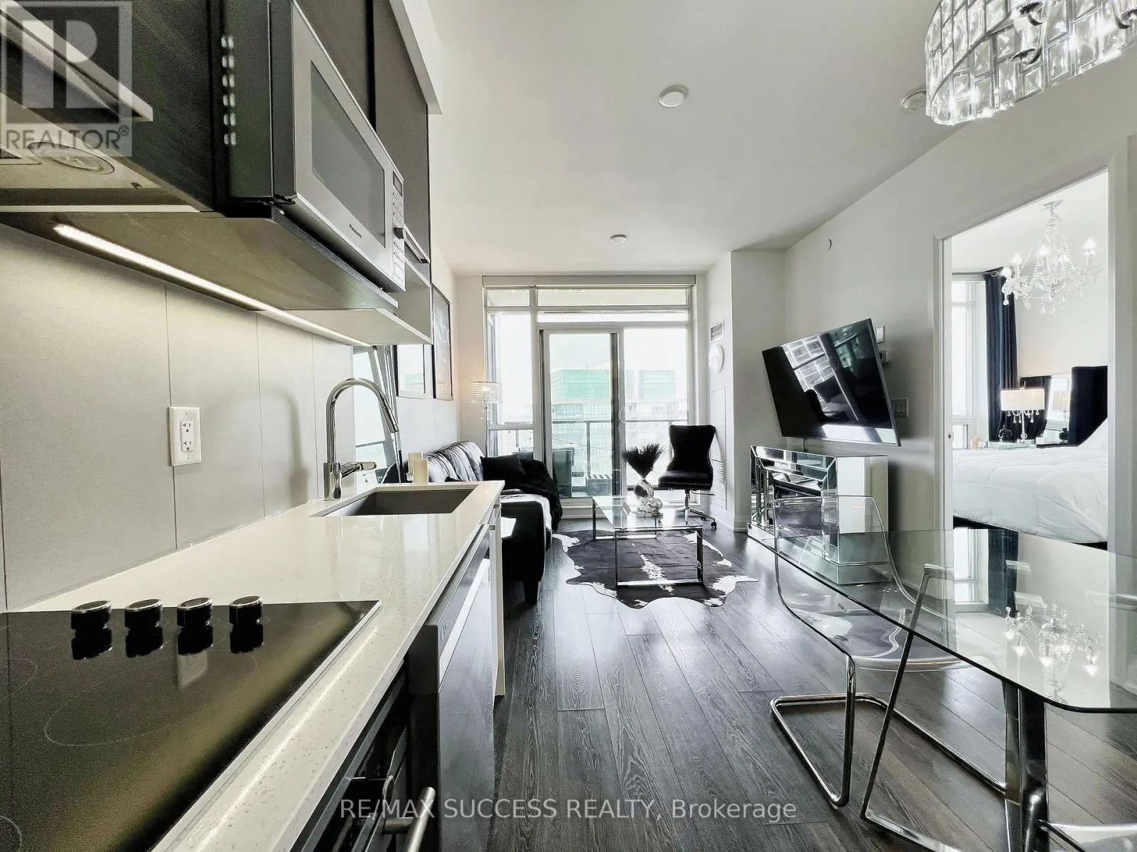 2707 - 36 PARK LAWN ROAD
