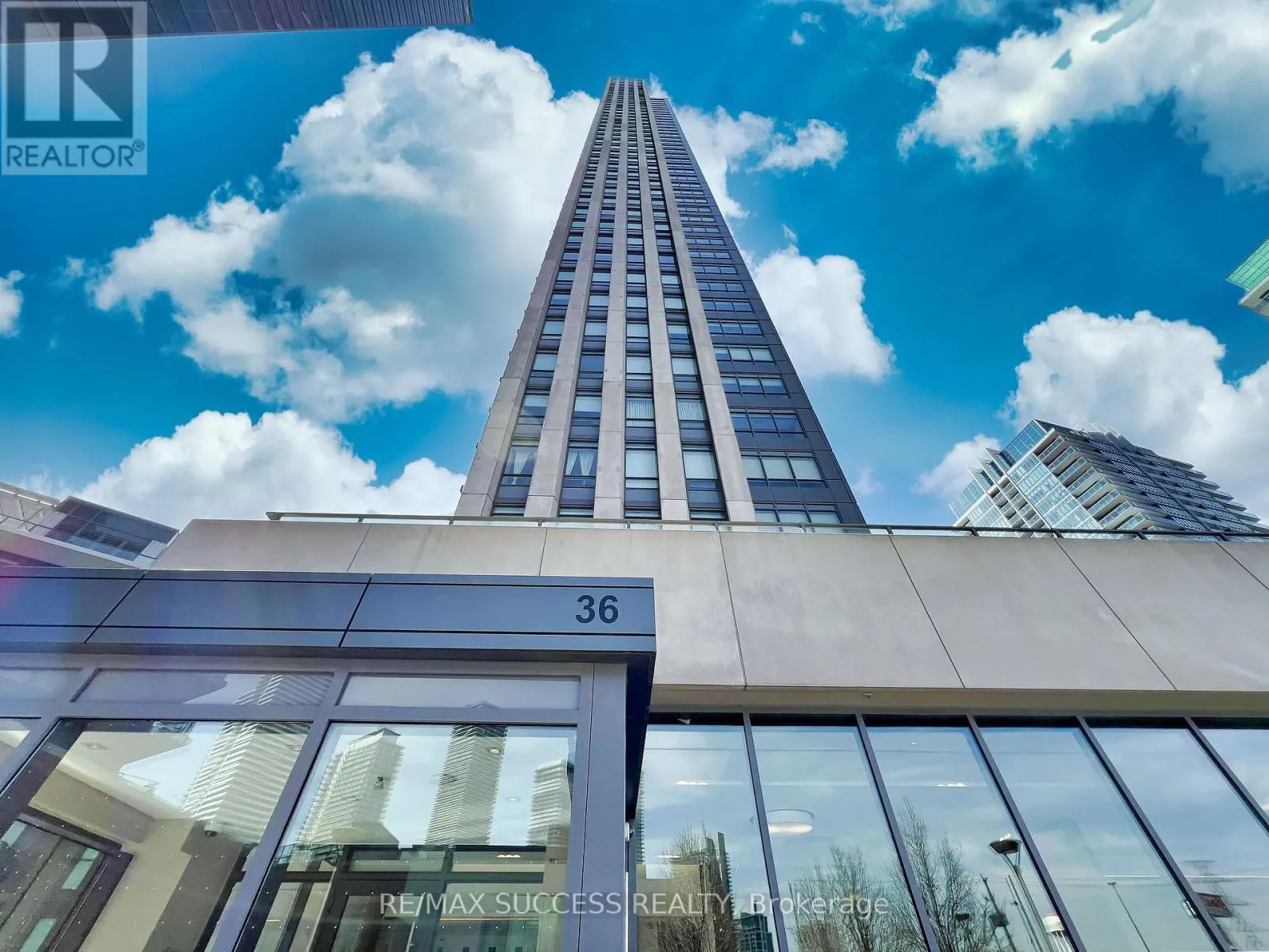 2707 - 36 PARK LAWN ROAD