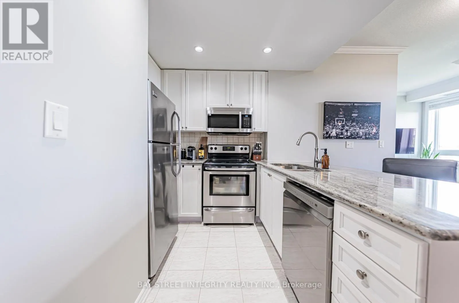 307 - 5327 UPPER MIDDLE ROAD