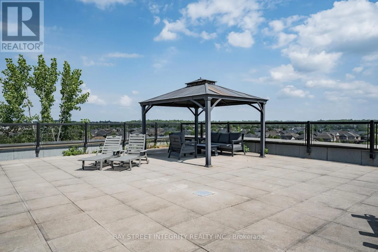 307 - 5327 UPPER MIDDLE ROAD